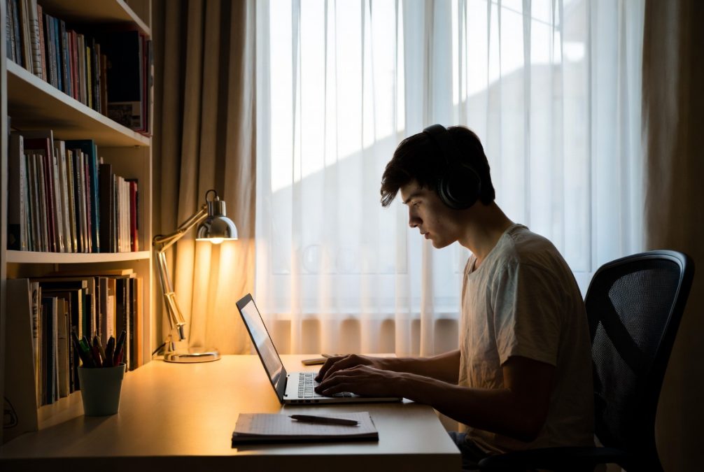 Comfortable home environment supporting stress-free online learning experience