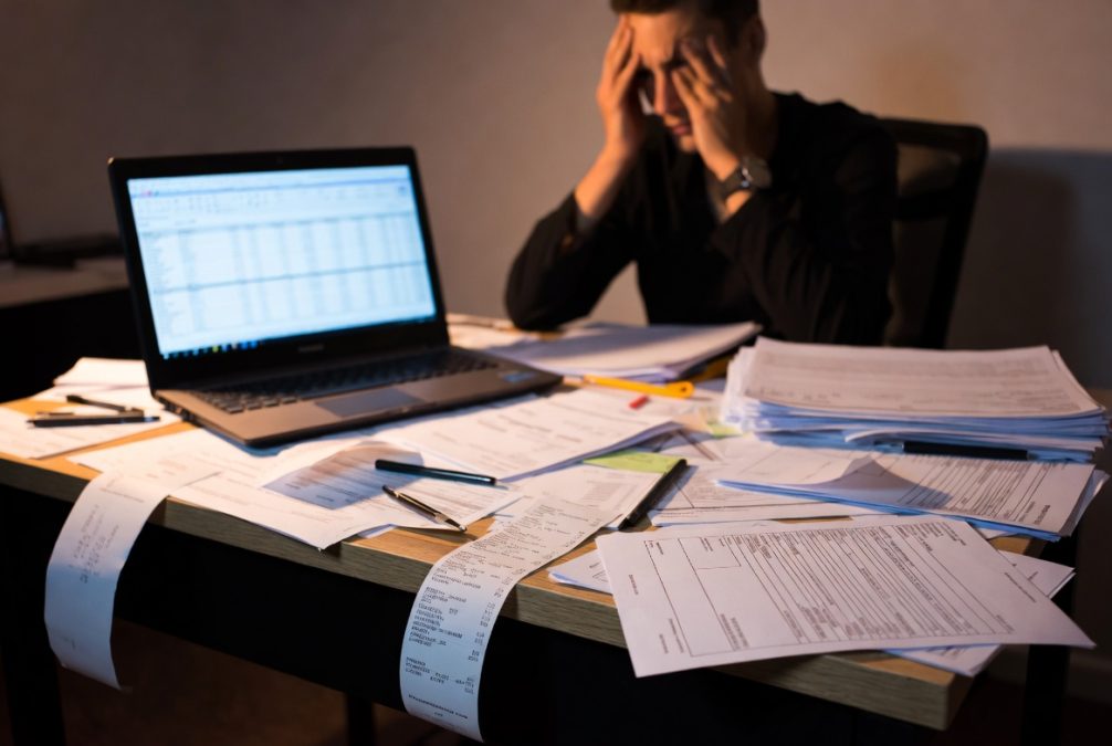 not budgeting financial mistake in your 20s and 30s