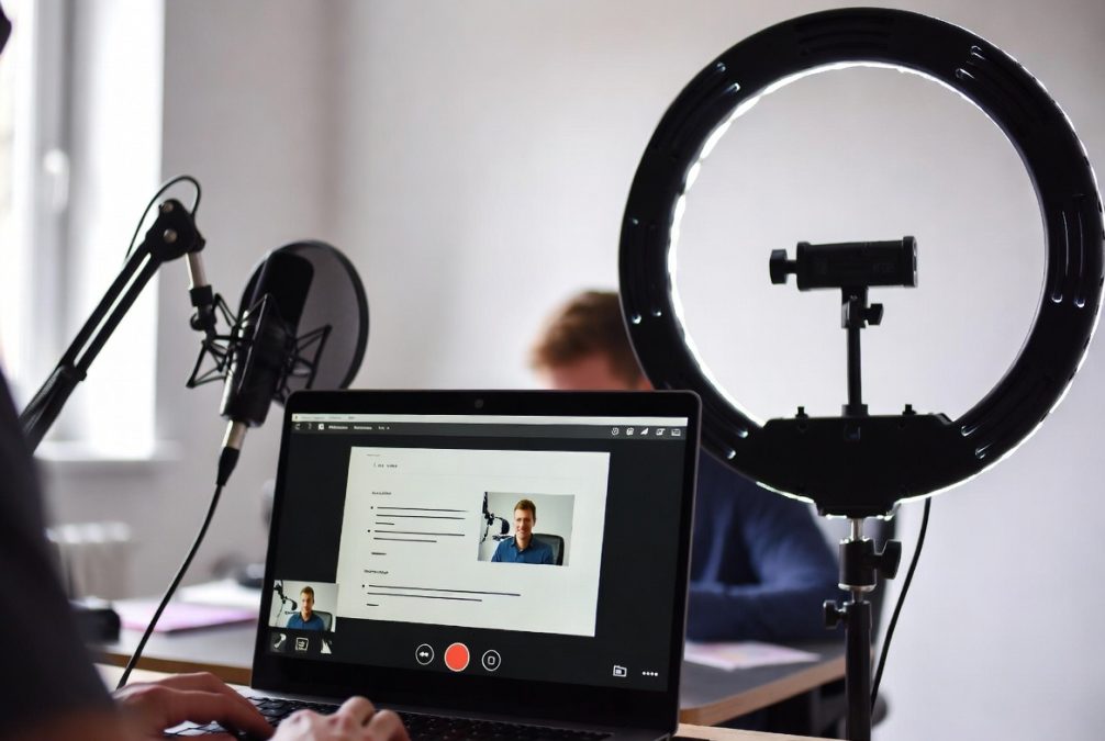 create and sell online courses to make money online from home