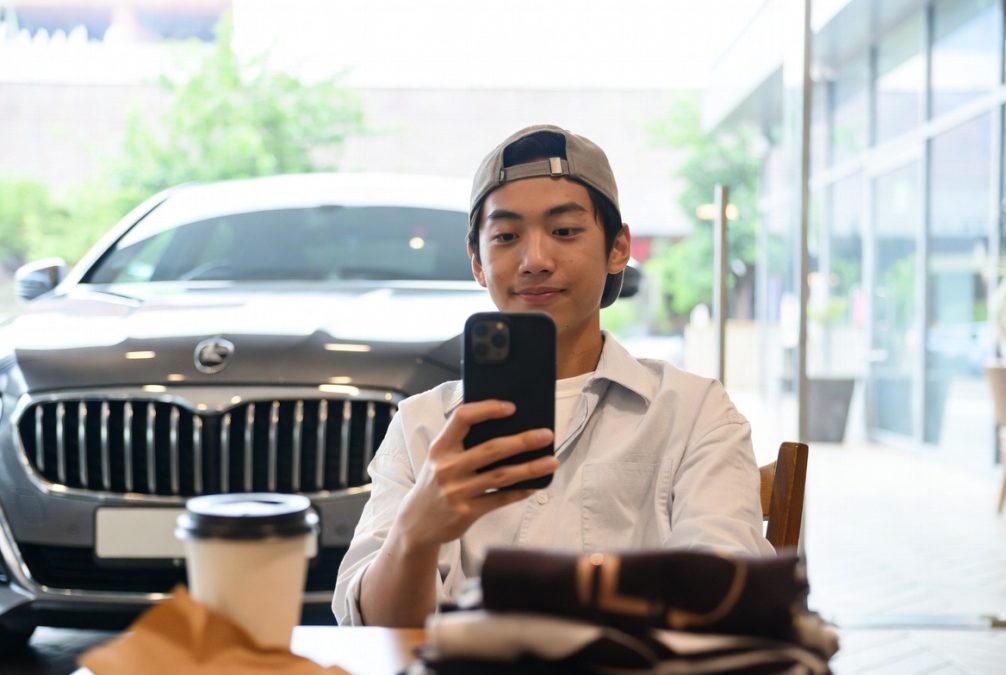 spending to impress others financial mistake in your 20s and 30s